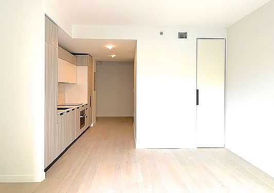 3rd image of 181 E 101st St #208