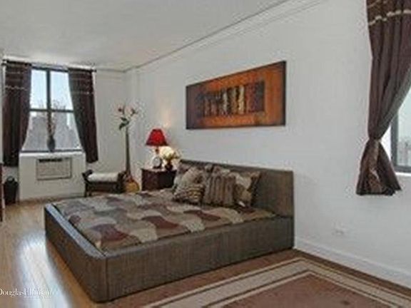 4th image of 230 W 55th St APT 31B