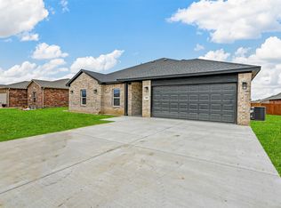 306 Day Dr, Mabank, TX 75147
