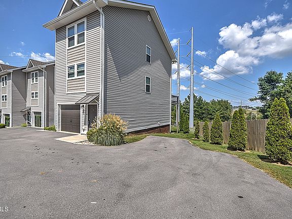 4th image of 2802 W Walnut St #5