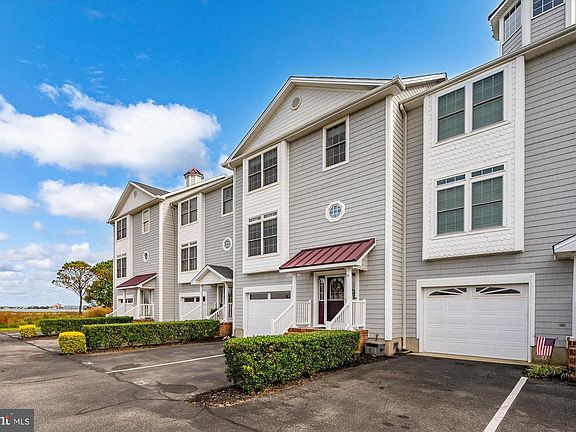 5th image of 10050 Golf Course Rd Unit 25