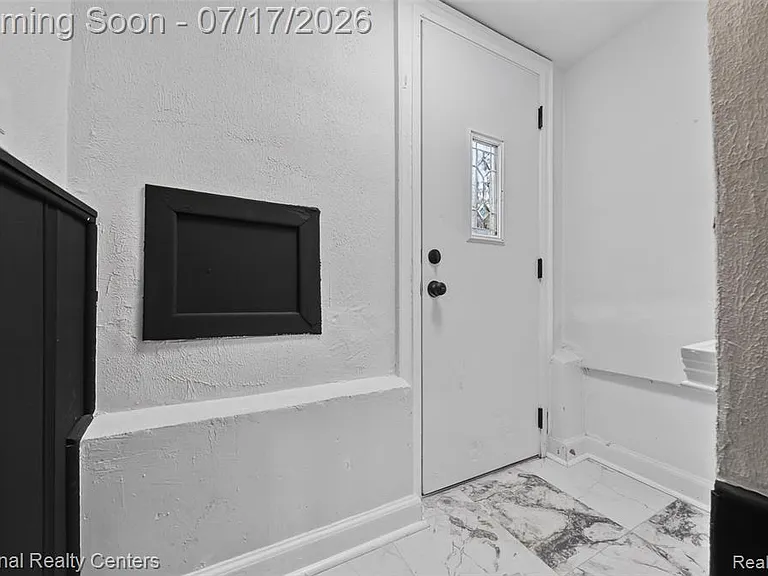 13527 Winthrop St — Photo 4
