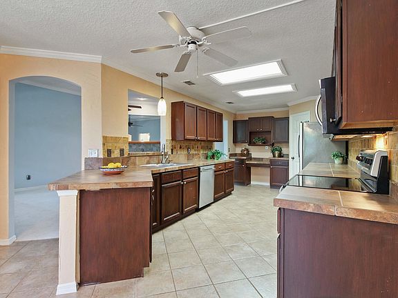 2nd image of 709 Lockwood Ln