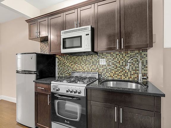 2nd image of 164 Ludlow St APT 14