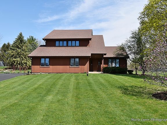 2nd image of 41W550 E Woodland Dr