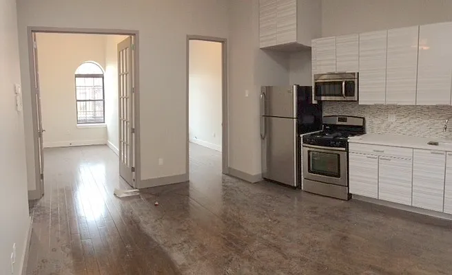 Rented by Full Time Management | media 23