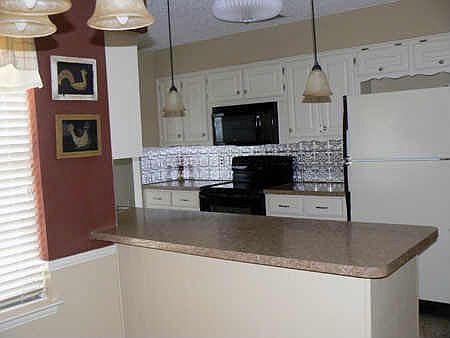 3rd image of 943 Cambridge Dr