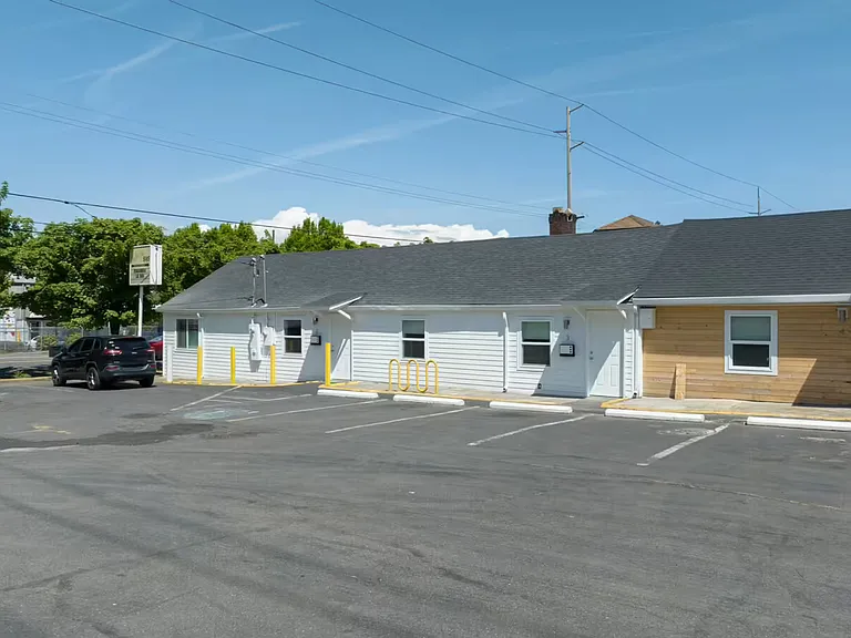 11518 NE Sandy Blvd — Photo 2