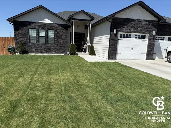 2201 Glenwood Dr, Garden City, KS 67846