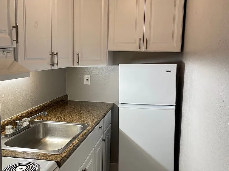 1 and 2 Bedrooms Available Now ! - Washington Area — Photo 6