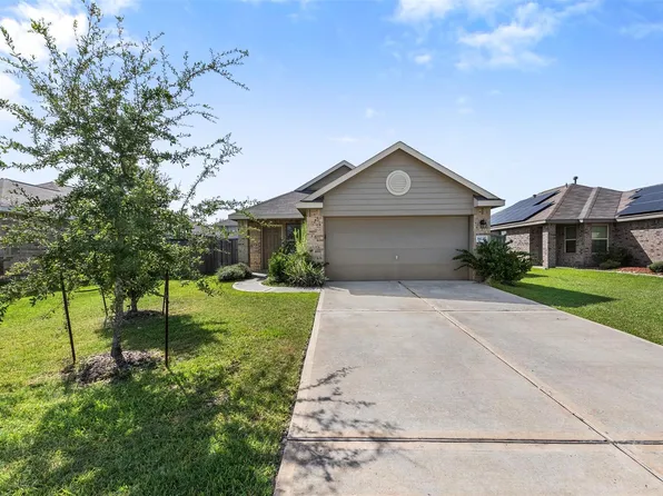 8635 Wooster Trails Dr, Baytown, TX 77521