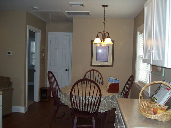 4th image of 950 Twin Oaks Ln