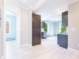 419 Broadway APT 4, Newport, RI 02840