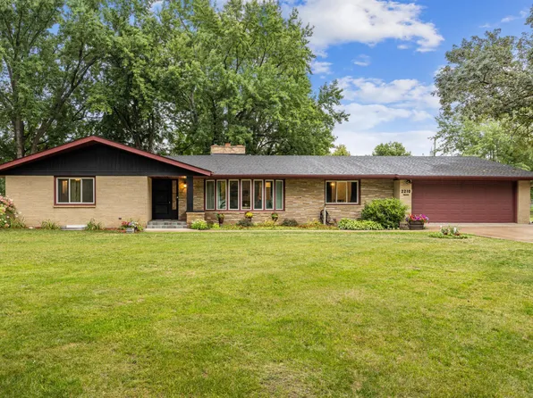 2210 Clearwater Rd, Saint Cloud, MN 56301