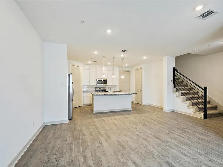 543 Eiseley Dr — Photo 9