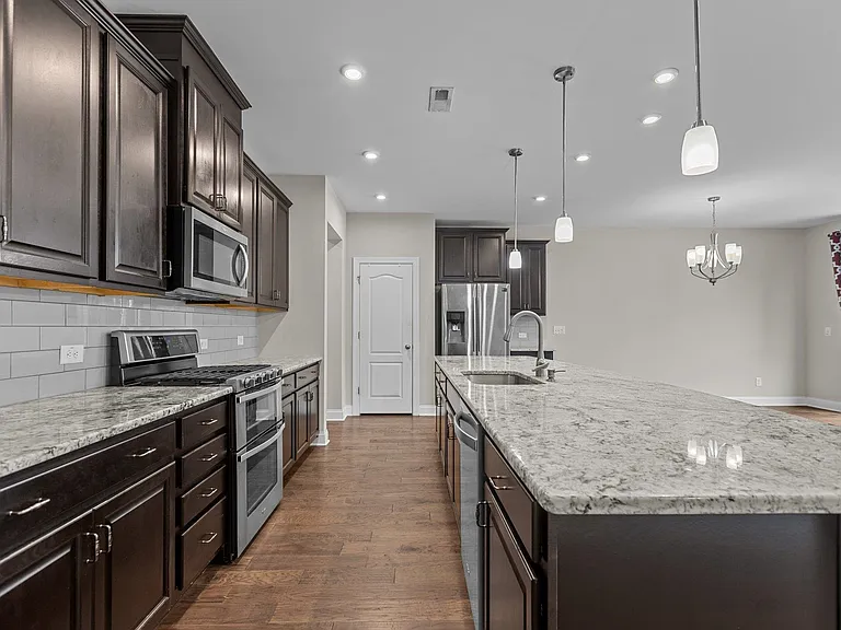 814 Rymark Ct — Photo 6