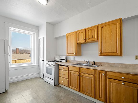 2nd image of 6 E Pike St APT 6