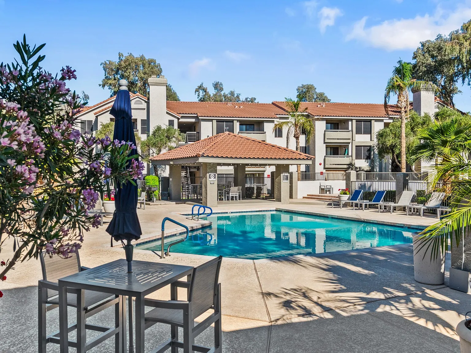 Villa Montana Apartments — Photo 4
