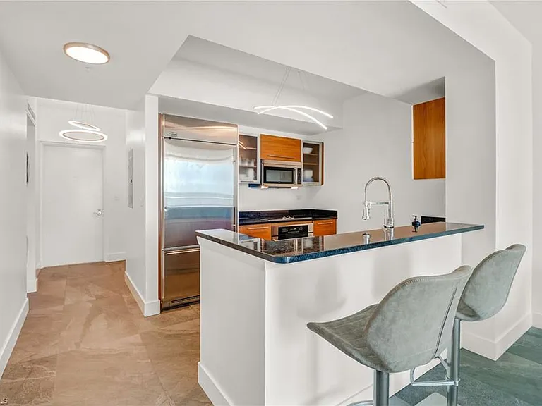 3000 Oasis Grand Blvd #606 — Photo 10