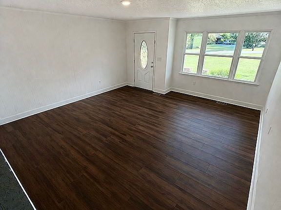 3rd image of 404 McClain Rd