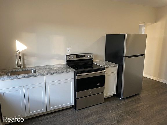 4th image of 15 Rodgers Ave Unit B
