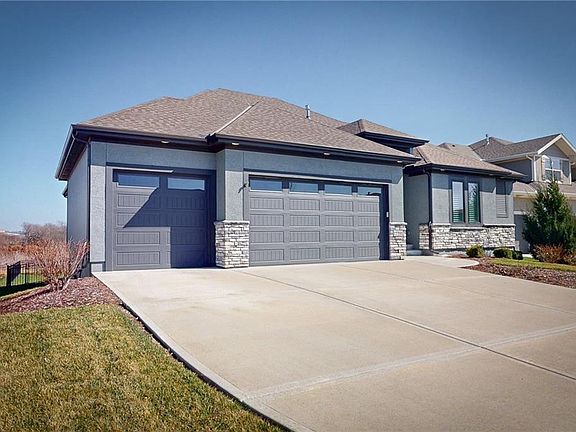 3rd image of 17701 Crystal St