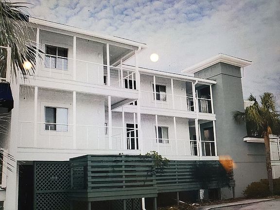 3rd image of 504 Yacht Harbor Ct