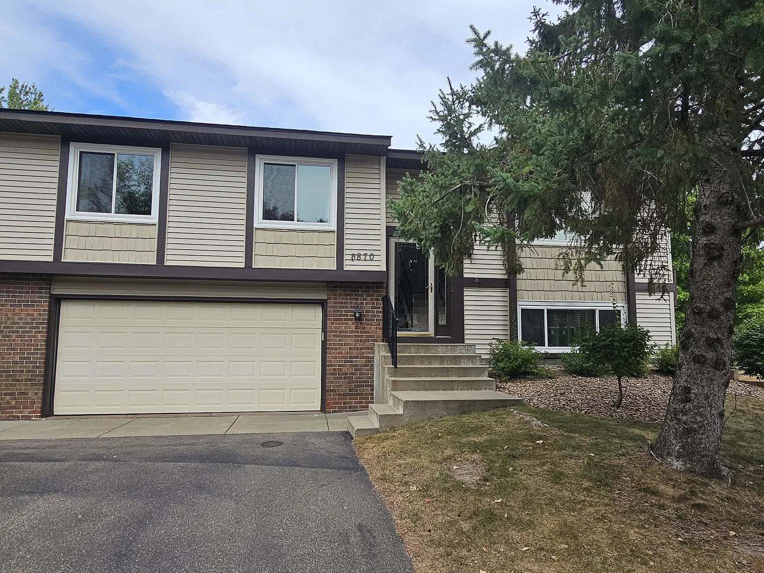 2 bed, 1012 sqft, $1,850 — Photo 1