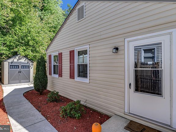 5th image of 614 Longwood Dr