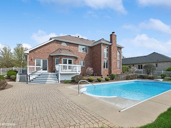 3rd image of 11828 Coquille Dr