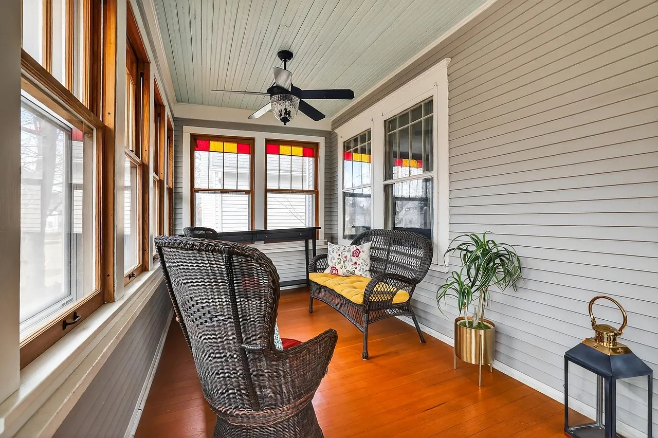 4 bed, 2520 sqft, $5,500 — Photo 4