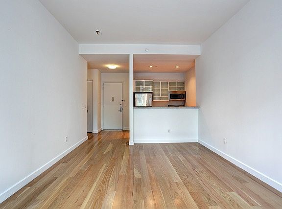 3rd image of 37 Wall St APT 20P
