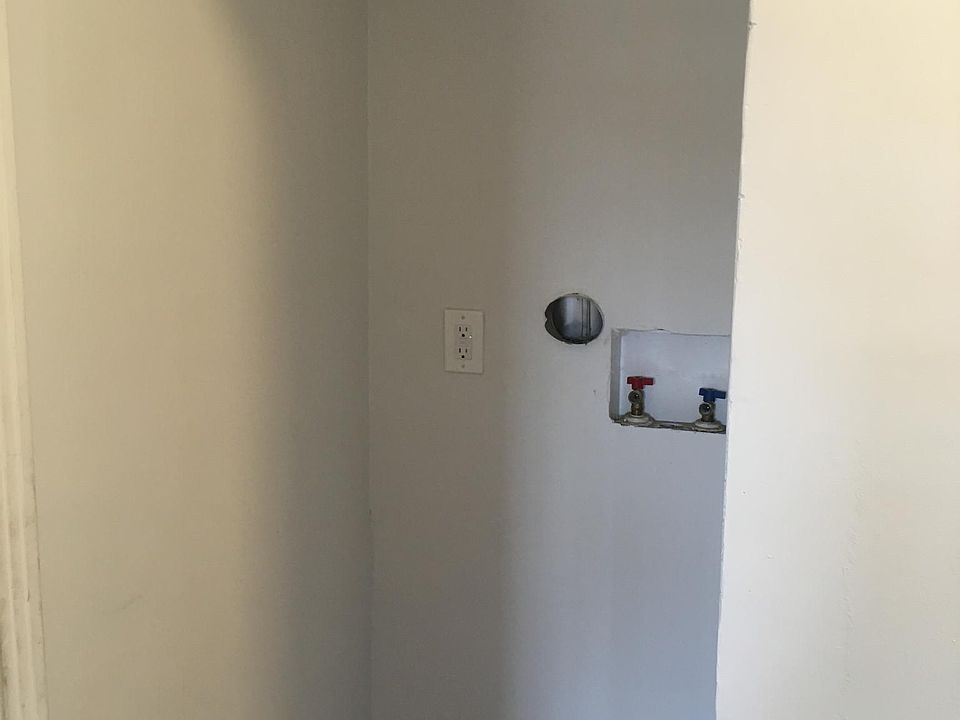 1st image of 423 E 108th St