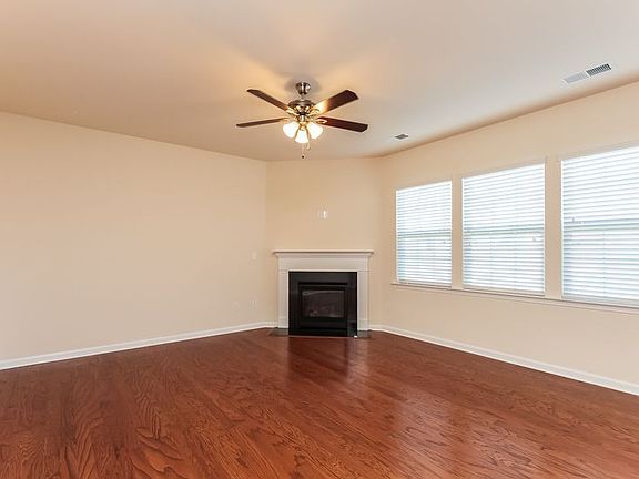 2nd image of 106 Sequoia St