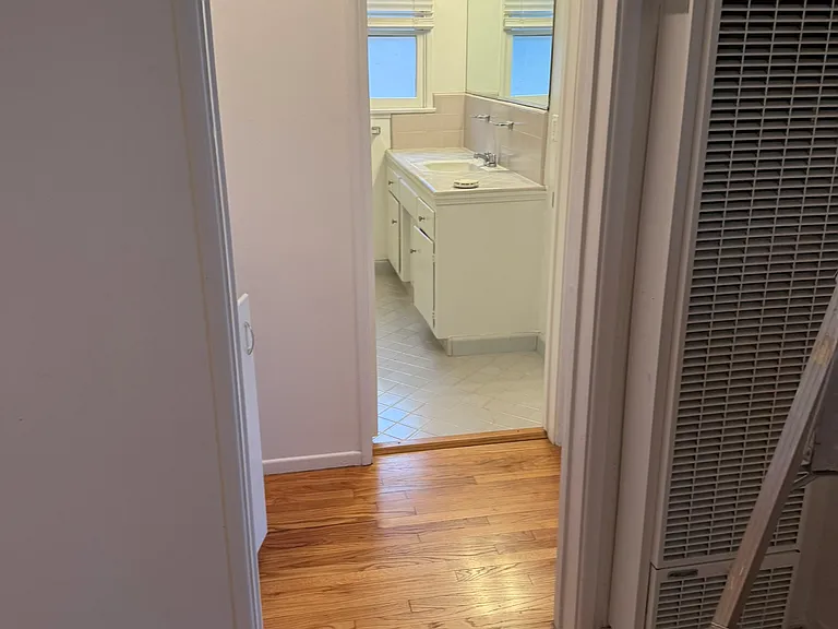 12924 Burbank Blvd #3 — Photo 15