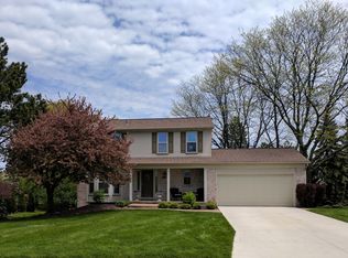 876 Dunedin Dr, Rochester Hills, MI 48309