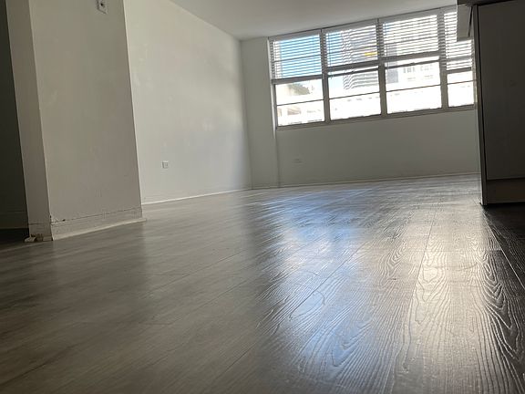 3rd image of 801 Brickell Bay Dr Suite 463