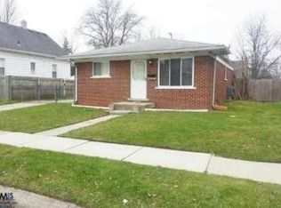22075 Elmwood Ave, Eastpointe, MI 48021