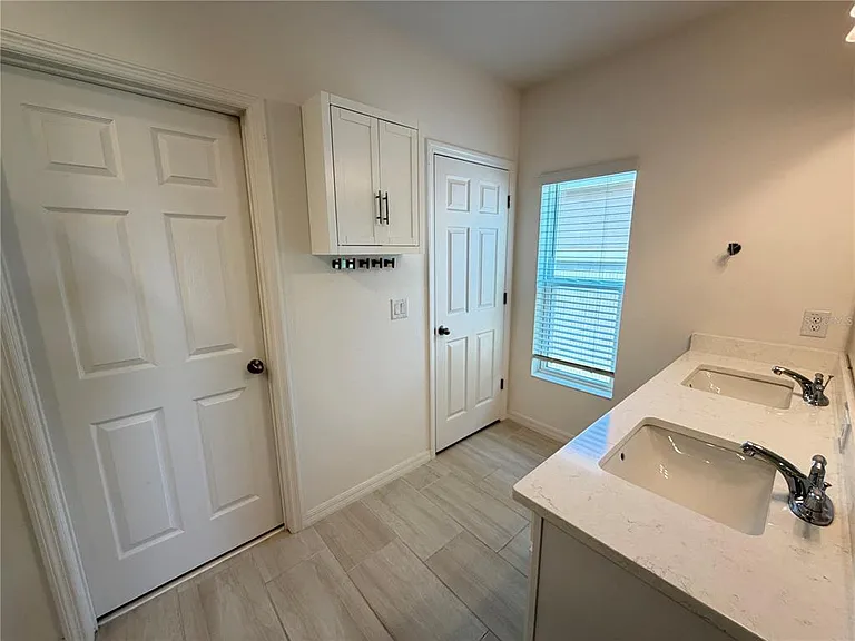 4209 Deleon St — Photo 20