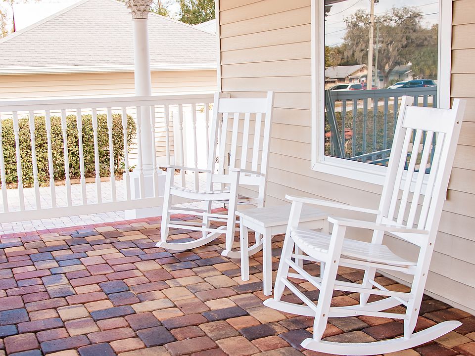 Front porch rocking chairs