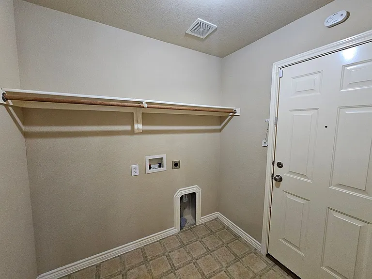 305 Cold Mountain Trl — Photo 32