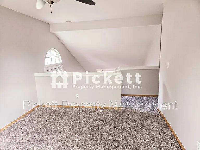 2037 NE Gustaf St — Photo 17