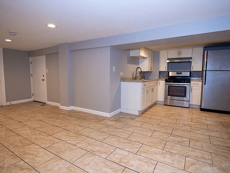 211 S Campbell Ave #G — Photo 3