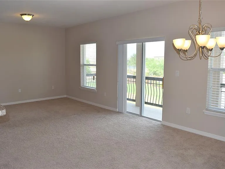 2116 Betsy Ross Ln #2116 — Photo 2