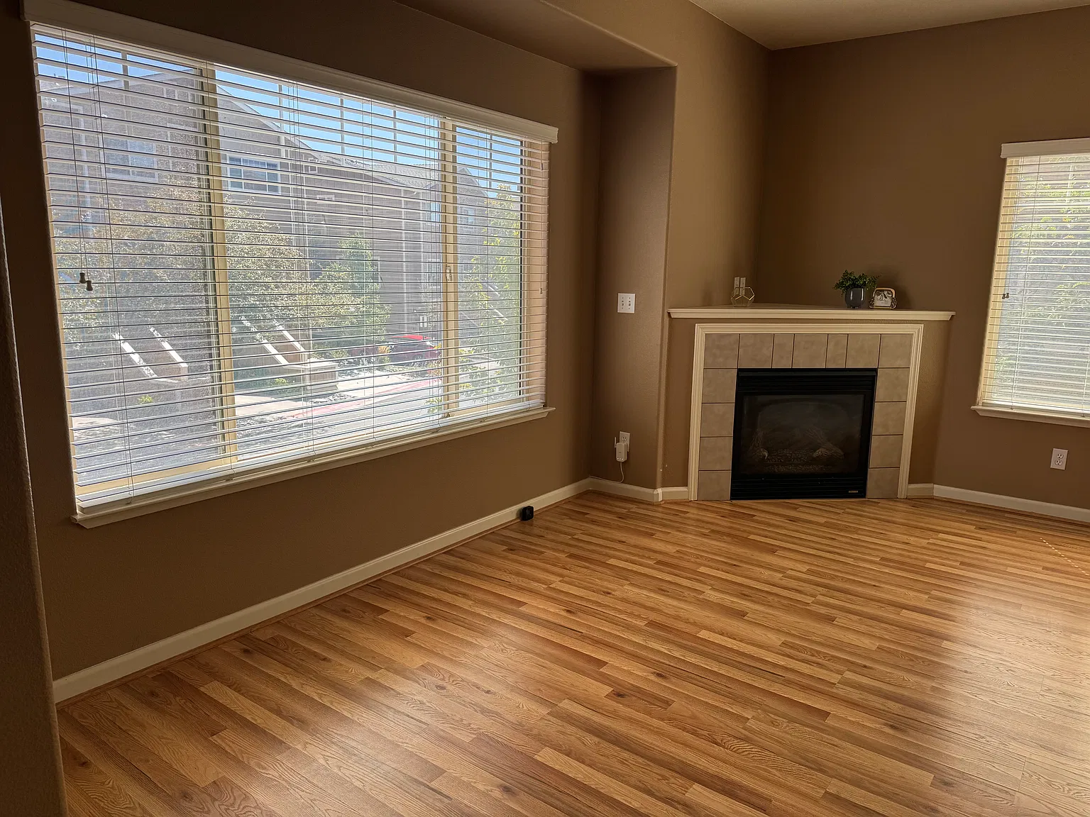 3 bed, 2.5 bath, 1460 sqft, $2,275 — Photo 3