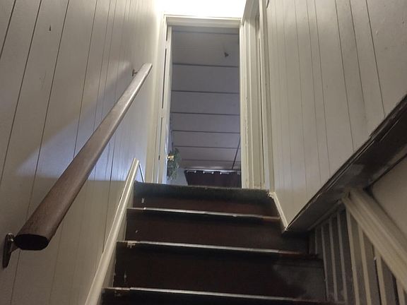 3rd image of 127-131 W Sunbury St