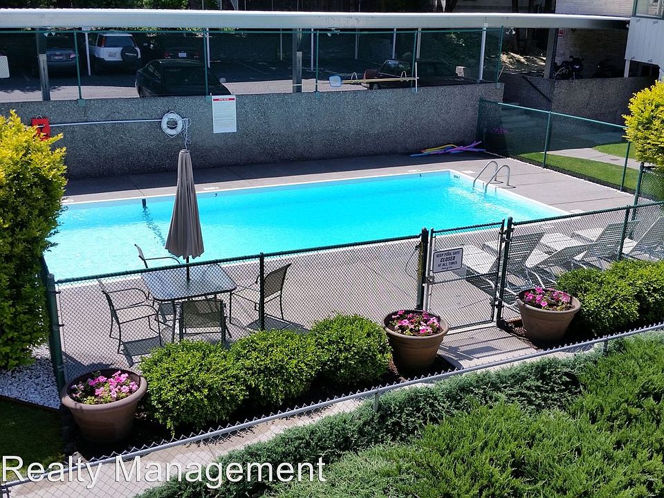 1st image of 612 S Lincoln St APT 203