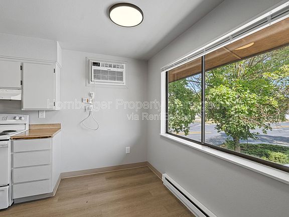 2nd image of 2628 E Wellesley Ave APT 2