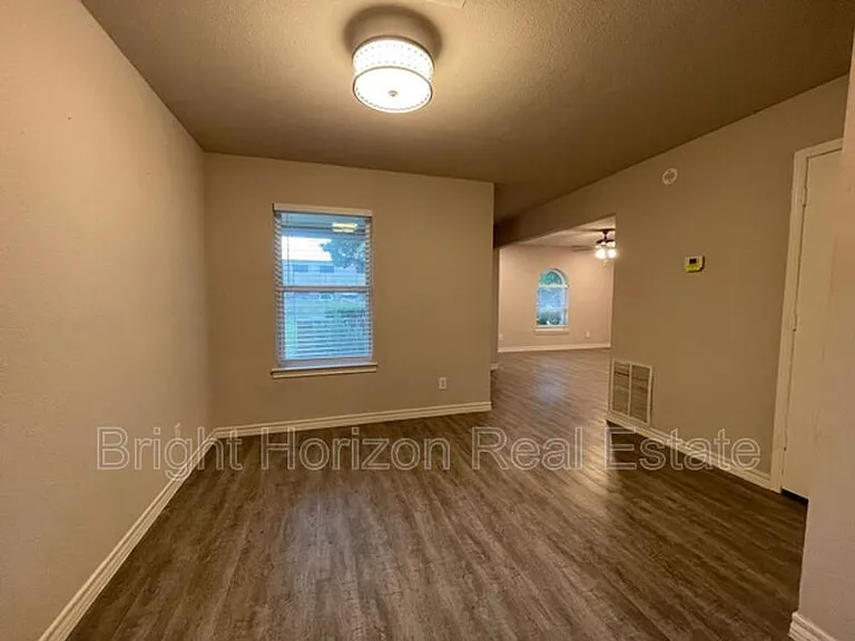 1017 Mullins St — Photo 32
