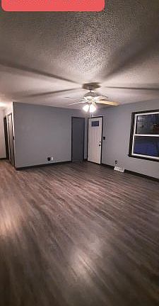 4th image of 2404 Glenn Dr